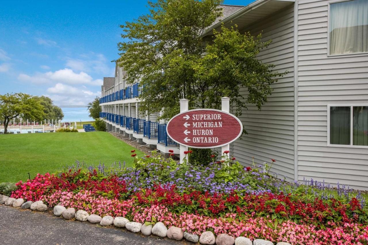 Best Western Harbour Pointe Lakefront Saint Ignace Bagian luar foto